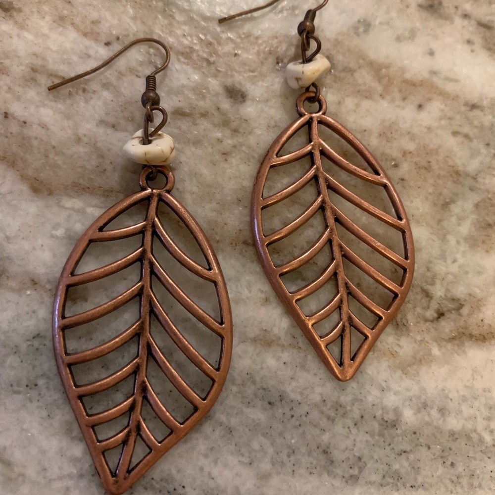 NWT Paparazzi Leaf Earrings
